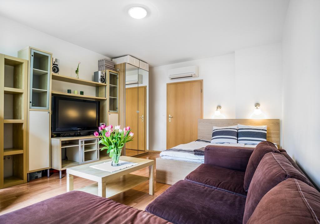 Lovely Corvin Apartment Budapest Bagian luar foto
