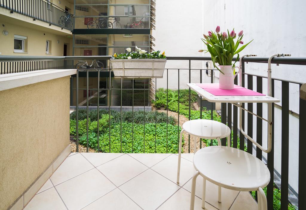 Lovely Corvin Apartment Budapest Bagian luar foto
