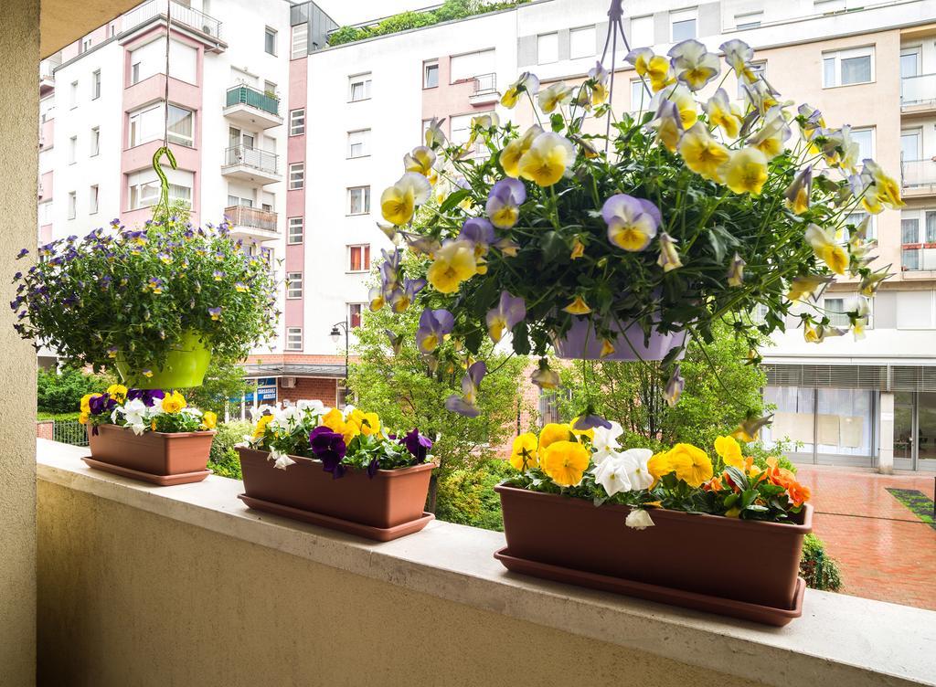 Lovely Corvin Apartment Budapest Bagian luar foto